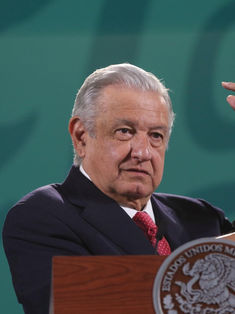 López Obrador critica a farmacéuticas por querer vender más dosis anticovid