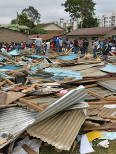 Colapsa escuela en Kenia, mueren siete niños