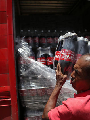 Celebran alza a impuesto de bebidas y tabaco en México, lamentan exclusión de alcohol