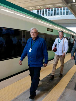 Acompaña Rutilio Escandón al presidente AMLO a inauguración del Gran Museo de Chichen-Itzá
