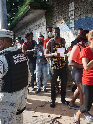 Unos 2.000 migrantes, muchos haitianos, siguen varados en Tapachula