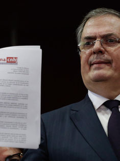 Ebrard anuncia que permanecerá en Morena