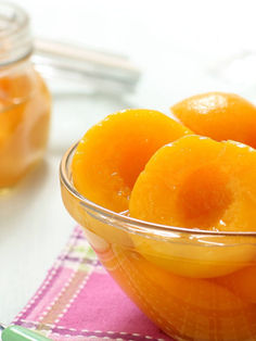 Profeco identifica marcas de fruta en almíbar con menos producto