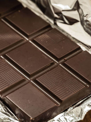 Estudio afirma que comer solo 30 gramos de chocolate al día te hace más feliz