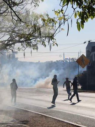 Padres de normalistas exigen castigo por represión