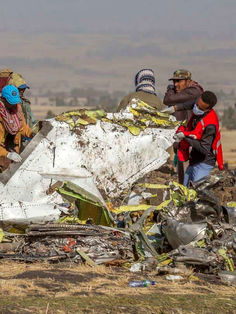 Recuperan cajas negras del avión accidentado en Etiopía