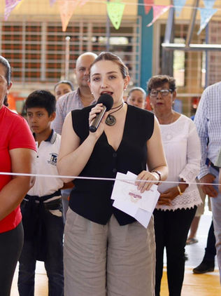 Valeria Rosales entrega domo deportivo en Calzada Larga