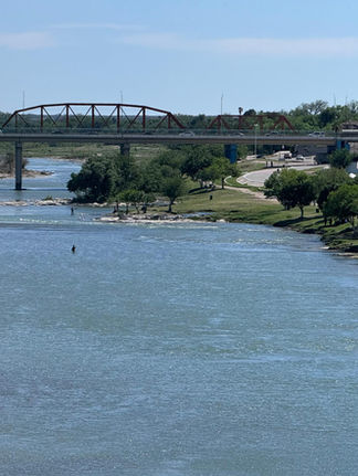 Embajada de EUA en México avisa que han instalado barreras flotantes en el río Bravo