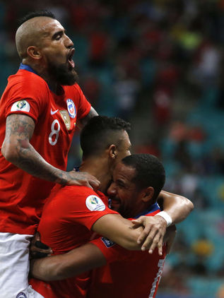 Chile vence a Ecuador y está en cuartos de final de Copa América