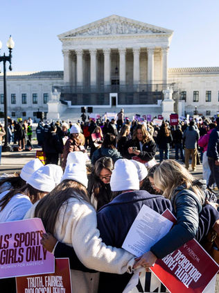 Tribunal Supremo de EUA revisa prohibir a atletas trans en equipos deportivos escolares