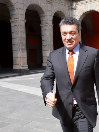 Participa Rutilio Escandón en mesa de trabajo con el magisterio