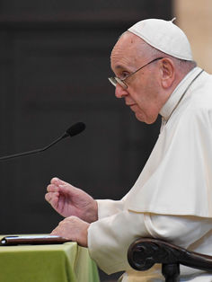 Hipócritas los países que hablan de paz y venden armas: Francisco