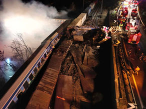 Al menos 29 muertos y 85 heridos al colisionar dos trenes en Grecia 
