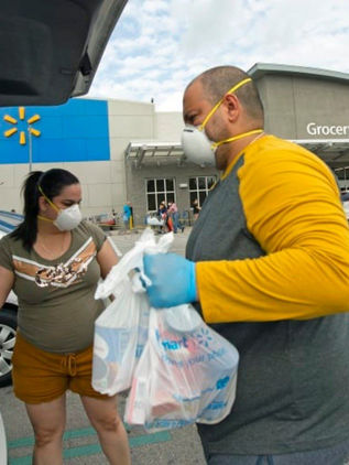 Walmart exigirá uso de tapabocas a clientes en EUA