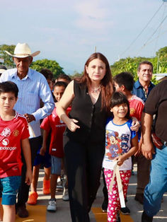 Valeria Rosales entrega 5 calles en Domingo Chanona