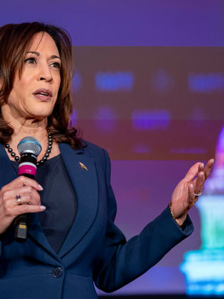 Kamala Harris gana fuerza como relevo si Biden se retira de la campaña