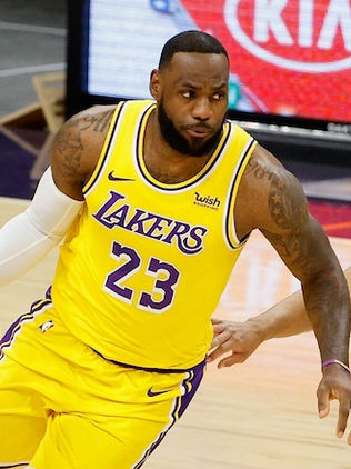 Lakers luce en la vuelta