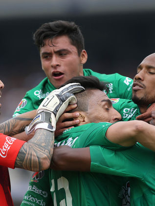 León los pone en su sitio