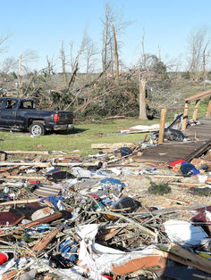 Al menos 42 muertos en EUA por el impacto de tornados
