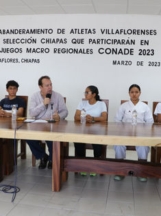Alcalde abandera jóvenes villaflorenses que van a Macroregionales CONADE 