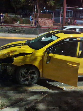 Fuerte percance automovilístico deja 3 lesionados