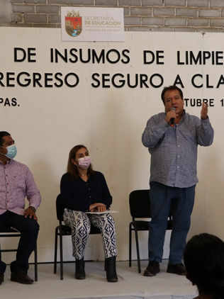 Ayuntamiento y DIF Villaflores entregan Kits de limpieza a 93 centros educativos