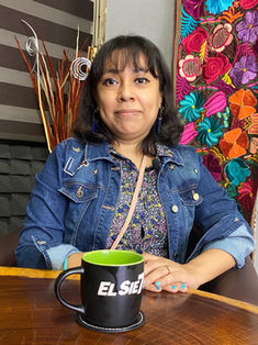 La Señorita Cafetera detrás de Caleidoscopio