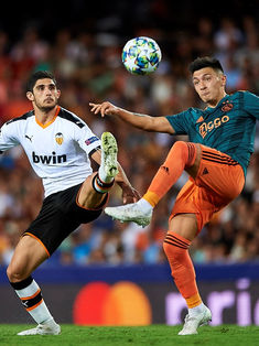 El Ajax sigue encarrerado