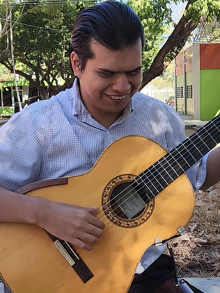 Óscar, primer músico invidente egresado de la UNICACH