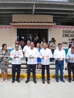 Con inversión superior a 3.5 mdp, Eduardo Ramírez mejora escuelas en Tuxtla 