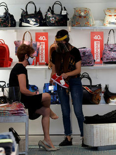 La confianza del consumidor desciende 0,3 puntos en marzo