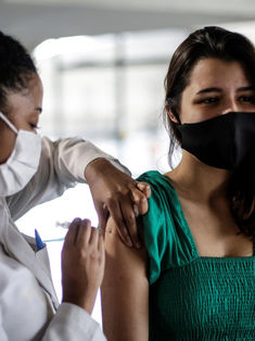 Brasil suspende la vacunación de adolescentes por "desorden" en la inmunización