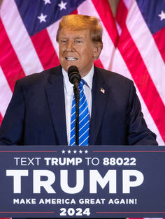 Jueza se niega a desestimar 32 cargos contra Trump por documentos confidenciales