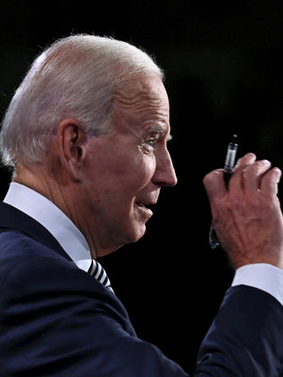 Biden pide no politizar el coronavirus y dice que rezará por Trump