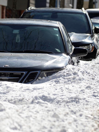 El ciclón bomba en EU deja nieve, frío, cortes de luz y suspensión de vuelos