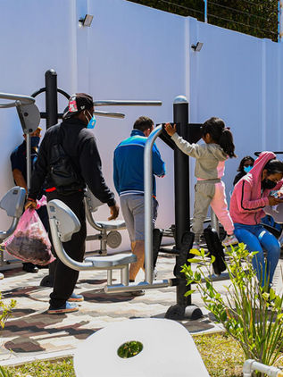 Centenares de extranjeros avanzan por Chiapas tras cerrar oficina migratoria