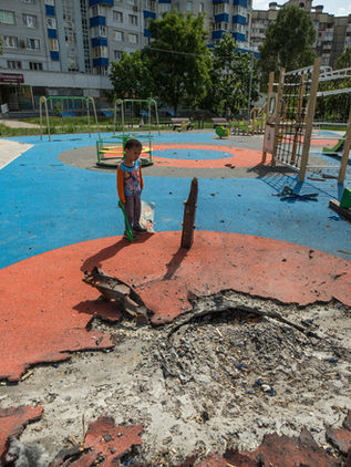 Estaciones de metro ucranianas se convierten en colegios ante los bombardeos