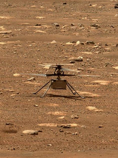 Ingenuity, el pequeño helicóptero que sigue volando en Marte un año después