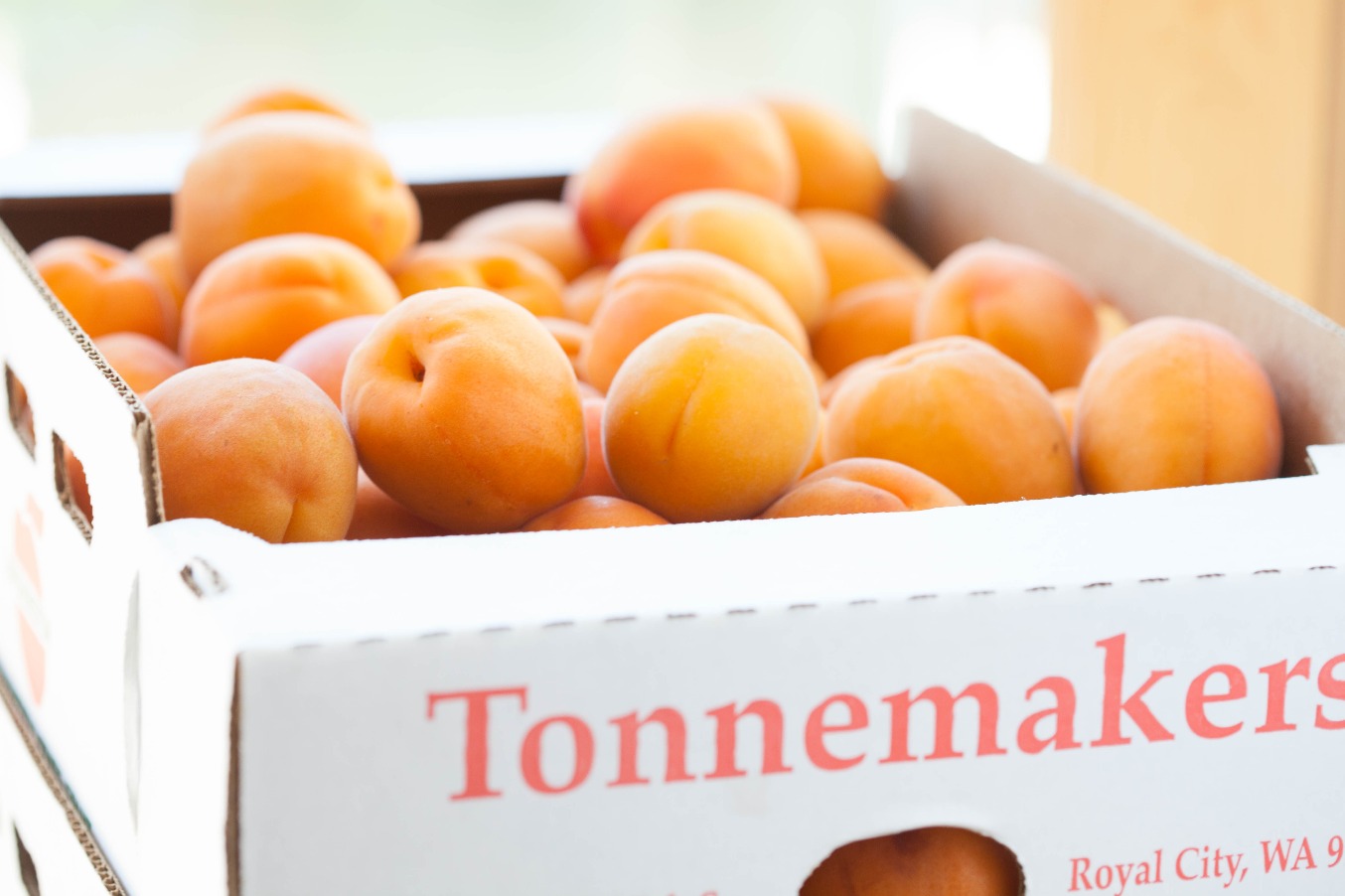 Fresh peaches from Tonnemaker