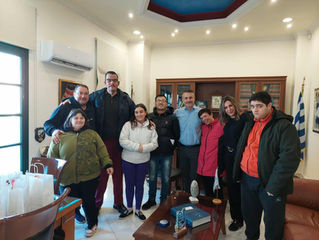 Προσφέρουμε δώρα σε Δημόσιες Υπηρεσίες και Καταστήματα της Σαλαμίνας