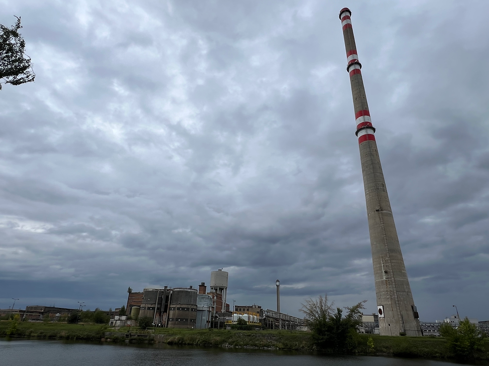 We passed a very dilapidated power plant with an impressive stack. Bob pointed out that painting those stripes would be quite a feat.