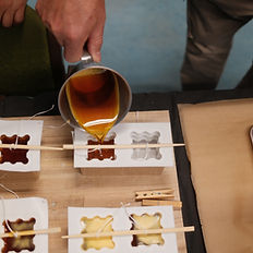 Workshop 100% natuurlijke bijenwaskaarsen maken bij Raw Candles in Den Bosch
