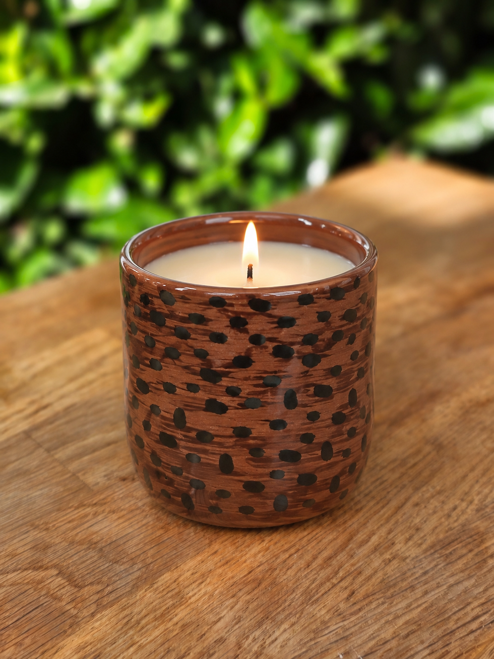 Leopard Geurkaars met de Raw Candles Warm Winter geur