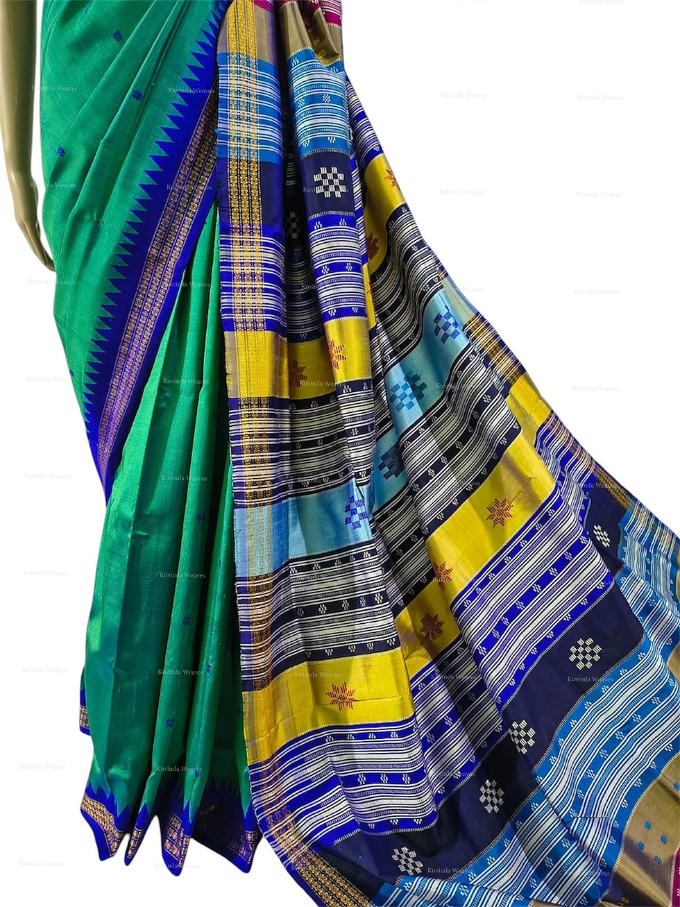 Thumbnail: Double Pallu Silk Saree in Emerald Green 