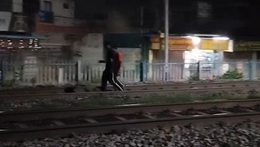 रेलवे ट्रैक पार करते मालगाड़ी से कटकर युवक की मौत...