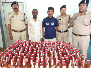 आरंग: 220 पाव अवैध शराब के साथ दो तस्कर गिरफ्तार....