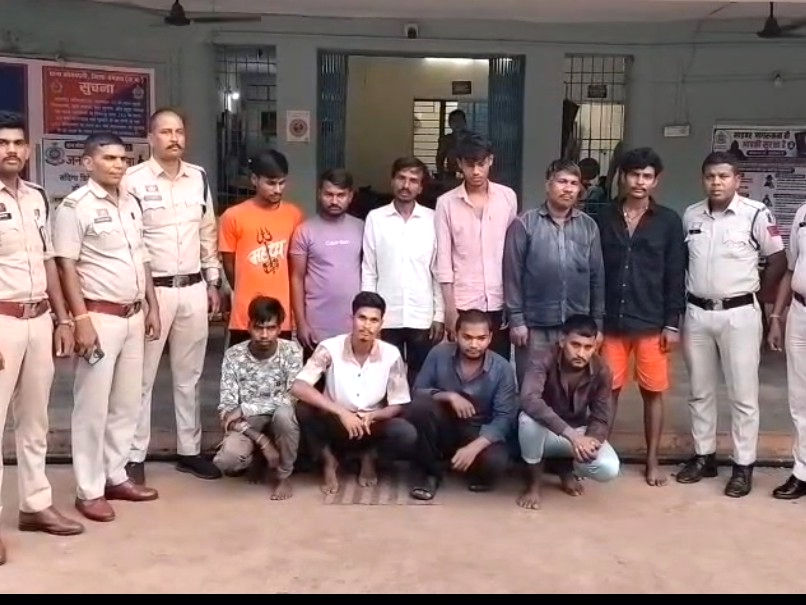 फ्रॉड के लिए बेचते थे बैंक अकाउंट: 11 आरोपी अरेस्ट.....