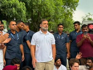 घायल छात्राओं को भी लेकर आए, राहुल गांधी ने मोदी सरकार के सामने रखी तीन मांगें...