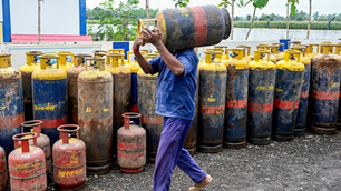 अगस्त से LPG सिलेंडर के नए रेट जारी, कमर्शियल सिलेंडर हुआ सस्ता...