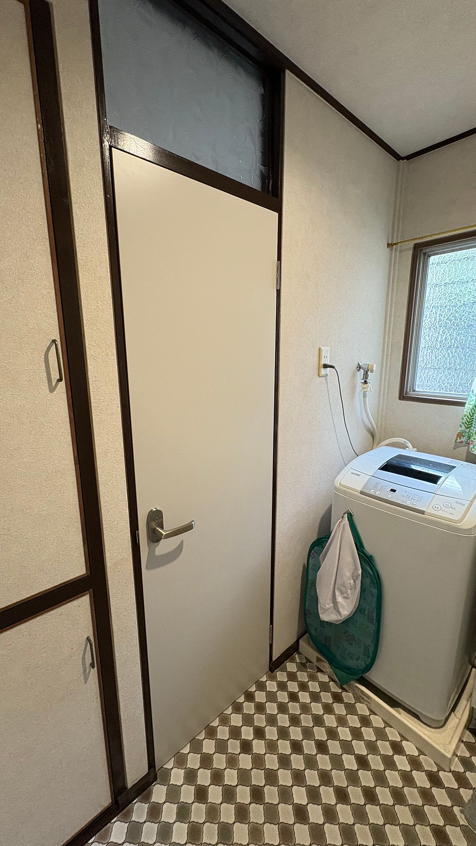 ドアは製作建具をオーダーで